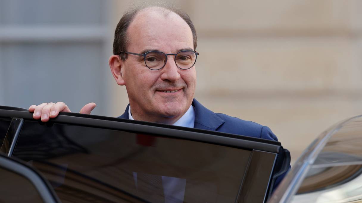 Le Premier ministre français Jean Castex part après la réunion hebdomadaire du cabinet à l'Elysée à Paris, le 9 mars 2022.
