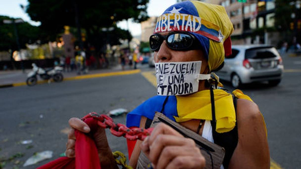 Dans les rues de Caracas, des affrontements ont opposé des étudiants à la police.
