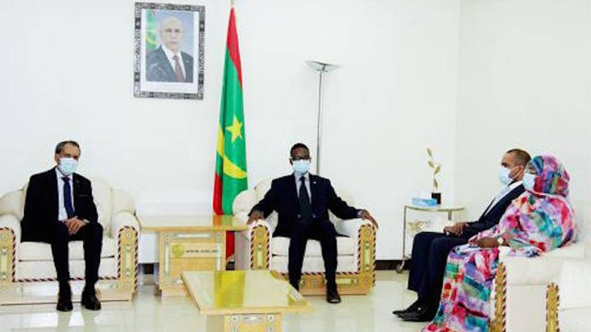 Le Premier ministre Mohamed Ould Bilal a reçu en audience, jeudi à la Primature, Hamid Chabbar, ambassadeur du Royaume du Maroc accrédité à Nouakchott.
