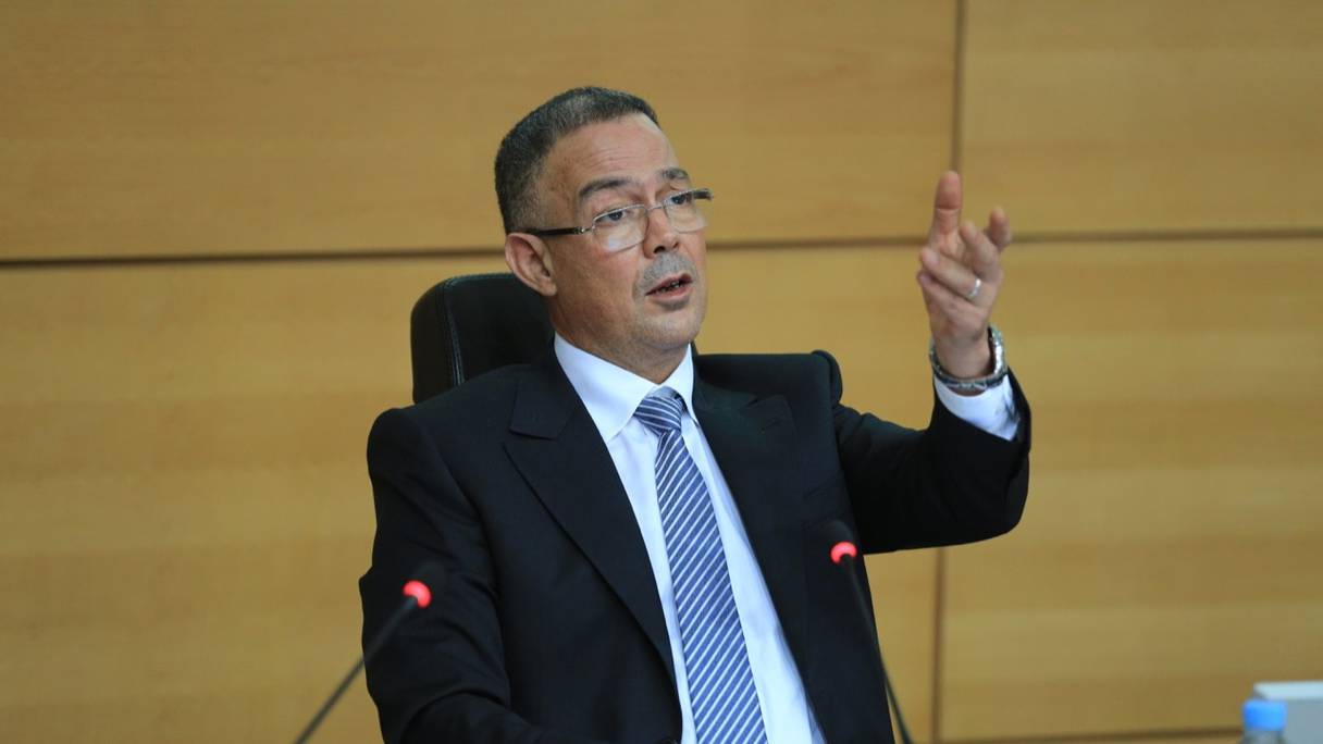 Fouzi Lekjaa, ministre délégué auprès du ministre de l’Economie et des Finances, chargé du Budget, intervenant lors d'une conférence de presse à Rabat, le 26 octobre 2021.
