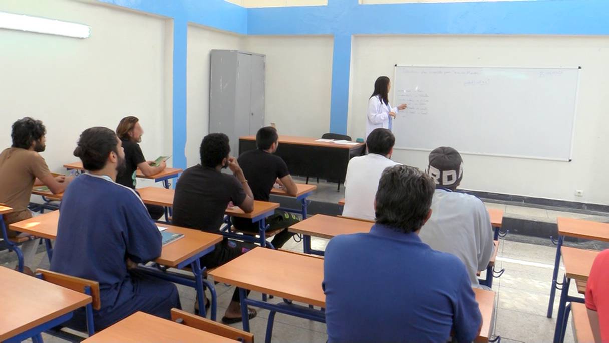 تدريس الدارجة للنزلاء الأجانب بسجن طنجة