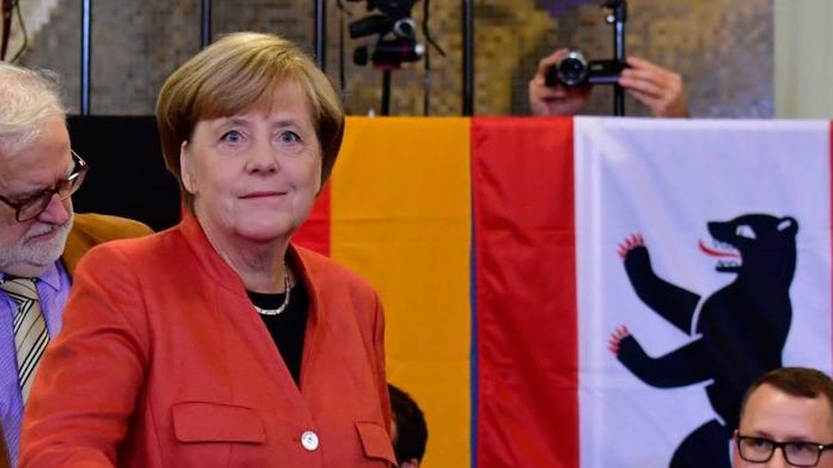 Angela Merkel devrait être contrainte d'opérer une alliance inédite au niveau national réunissant les conservateurs, les Libéraux du FDP et les Verts.
