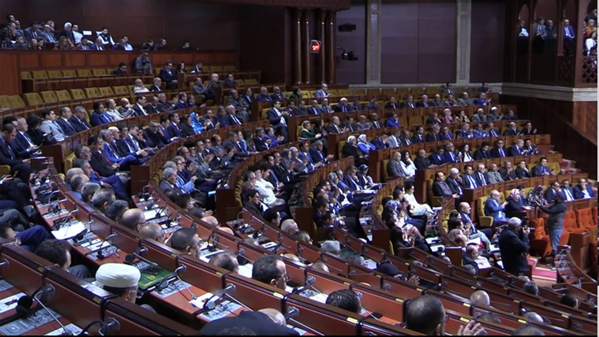 Les membres des deux Chambres du Parlement lors de la séance plénière pour répondre au Parlement européen, le 23 janvier 2023.
