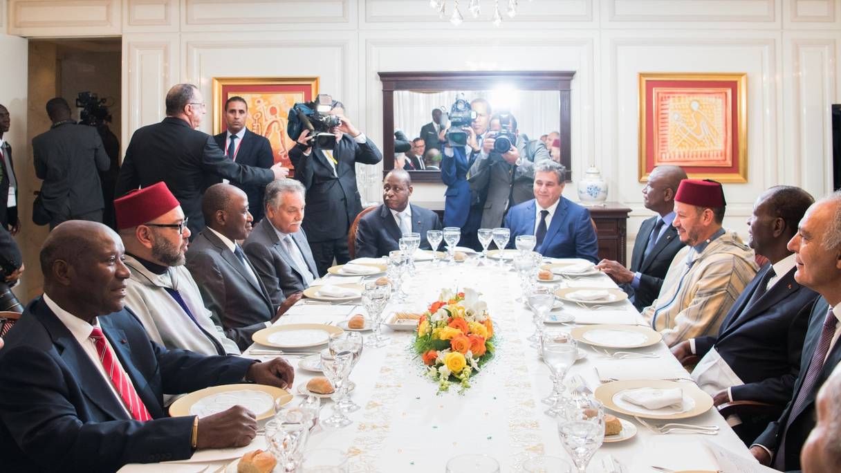 Le roi Mohammed VI et le président ivoirien lors du déjeuner offert par ce dernier lundi 27 février.
