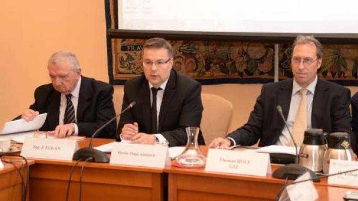 Le vice-ministre des Affaires étrangères tchèque, Martin Tlapa (m), lors d'une table ronde oragnisée le 20 mai dernier à Prague.
