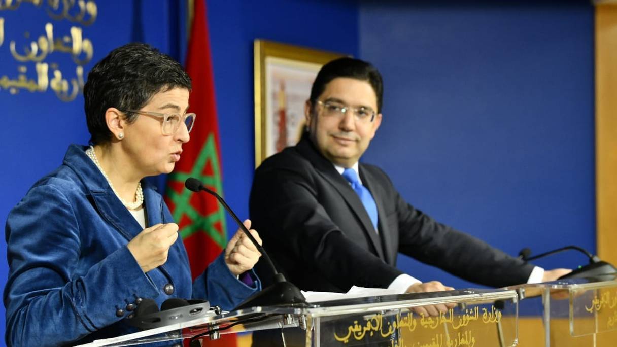 Le ministre des Affaires étrangères, Nasser Bourita, avec son homologue espagnole, Arancha Gonzalez Lay, lors d'un point de presse à Rabat.
