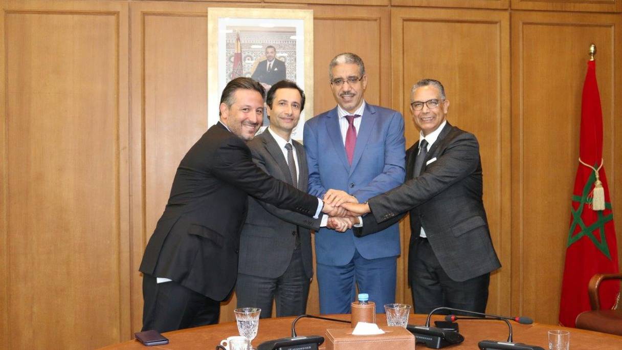 Lors de la cérémonie de signature du contrat liant l'ONEE à Taqa Morocco, vendredi 24 janvier 2020
