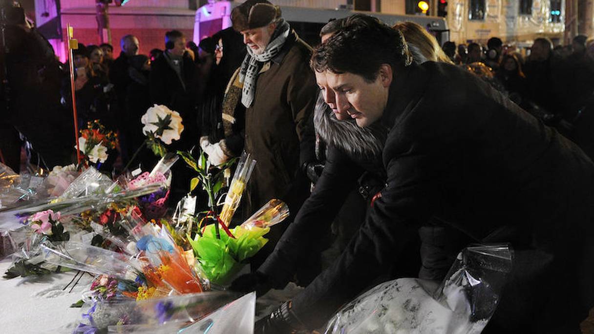 12.000 Québécois dont le Premier ministre Justin Trudeau (ci-dessus) ont rendu huer soir hommage aux six musulmans assassinés la veille en pleine prière.
