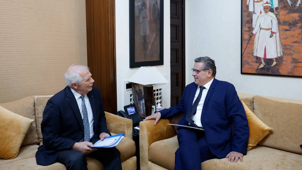 Le chef du gouvernement, Aziz Akhannouch, reçoit le haut représentant de l'UE pour les Affaires étrangères et la politique de sécurité, Josep Borrell, le 5 janvier 2022 à Rabat.
