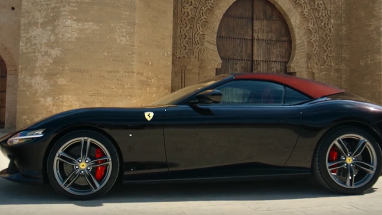 La Ferrari Roma Spider au coeur d'un spot publicitaire filmé au Maroc, à Rabat et Tanger.