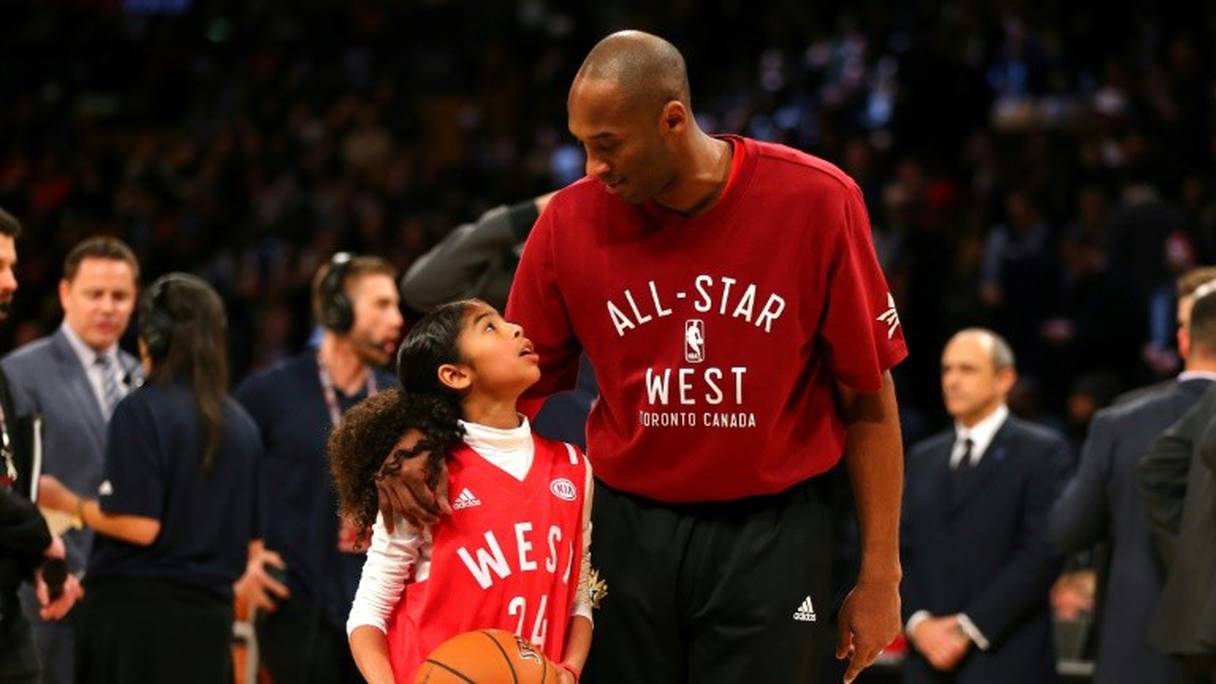 Kobe Bryant et sa fille Gianna lors du All Star Game 2016, le dernier de sa carrière, le 14 février 2016 à Toronto

