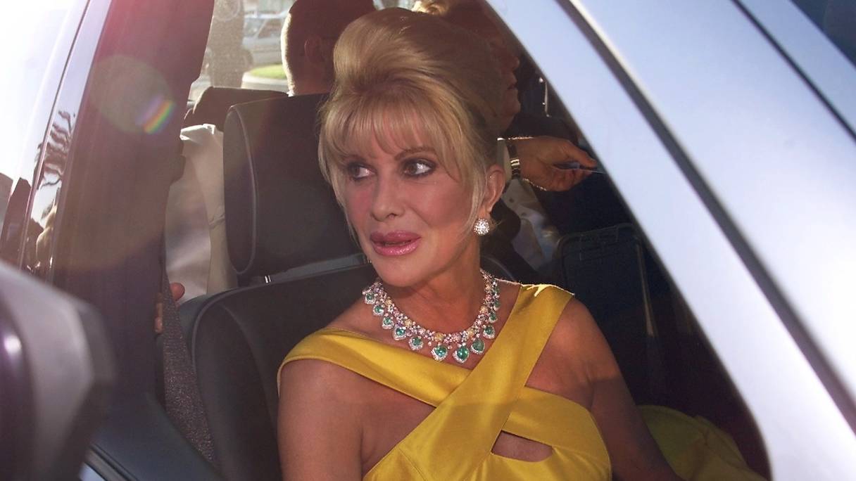 Ivana Trump se rend à la soirée de gala de l'Amfar (American Foundation for Aids Research) au cours du 53e festival de Cannes, le 18 mai 2000. L'ex-femme de Donald Trump est décédée à l'âge de 73 ans, selon un communiqué de la famille Trump.
