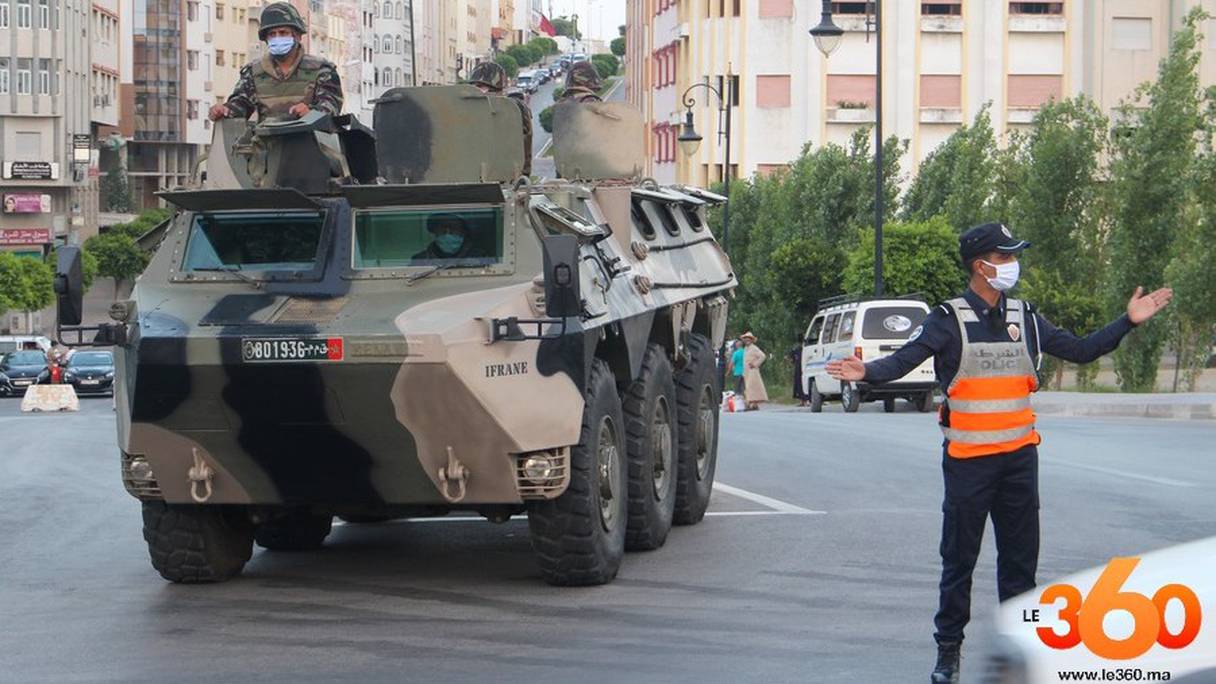 Les forces de l’ordre veillent au respect des mesures de prévention contre le Covid-19 dans les grandes artères de Tanger.
