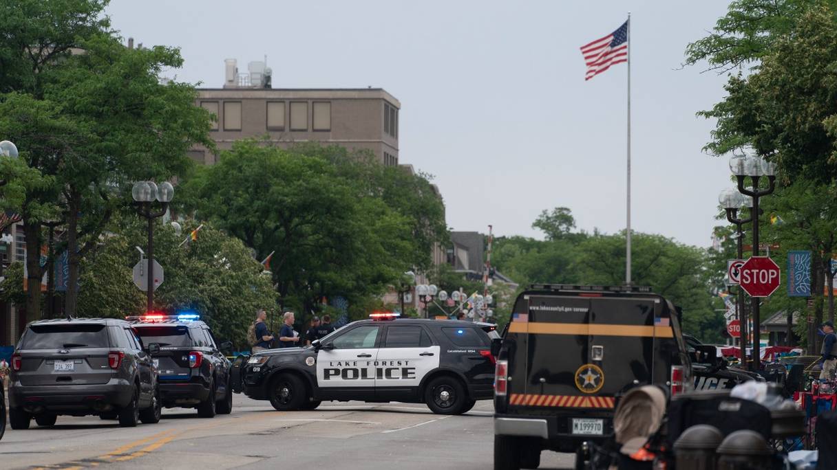 Scène de la fusillade du défilé du 4-Juillet à Highland Park, dans l'Illinois, le 4 juillet 2022. Un tireur a ouvert le feu lors d'un défilé du jour de l'indépendance des États-Unis dans l'Etat de l'Illinois, tuant au moins six personnes.
