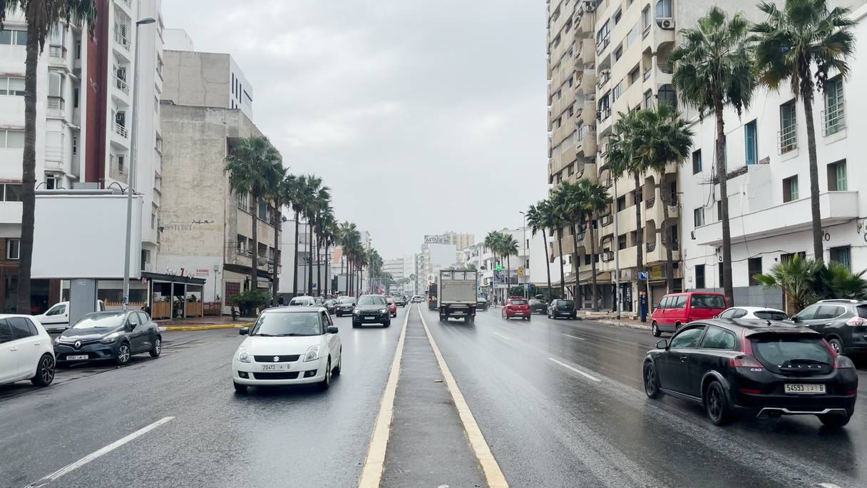À Casablanca, les premières gouttes de pluie tombées ce mardi 11 octobre, apportent de la joie et de l’espoir aux habitants.
